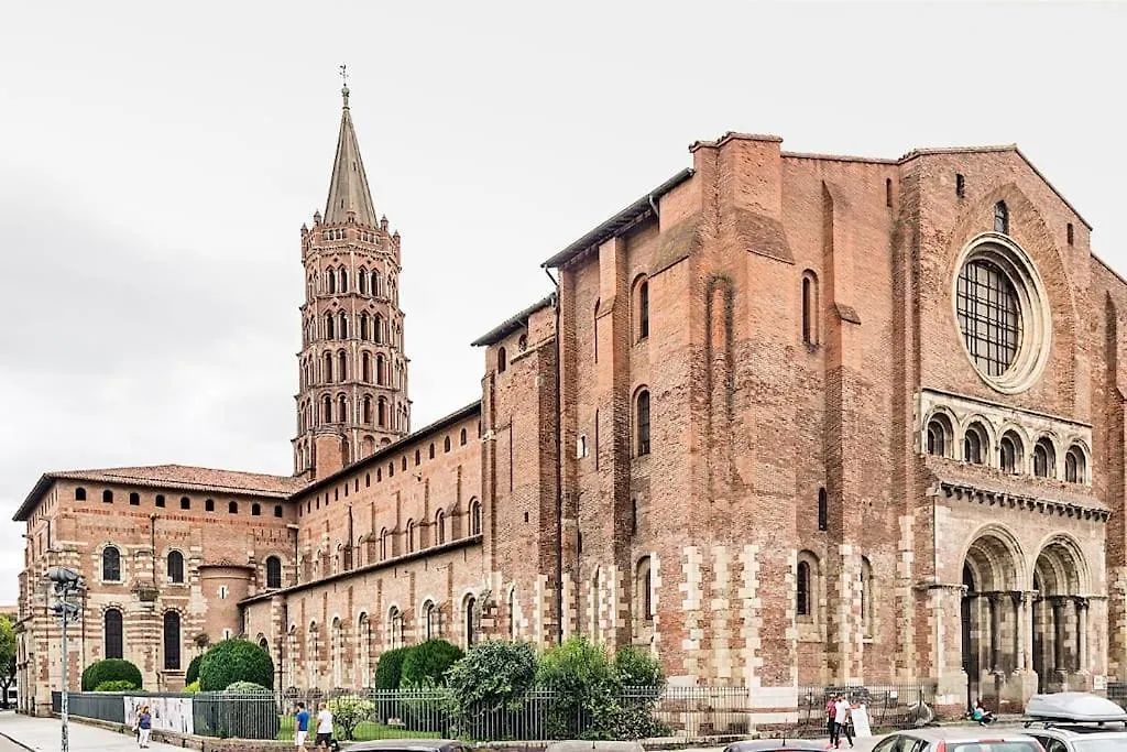 Le Saint-Sernin Eclatant Toulouse France
